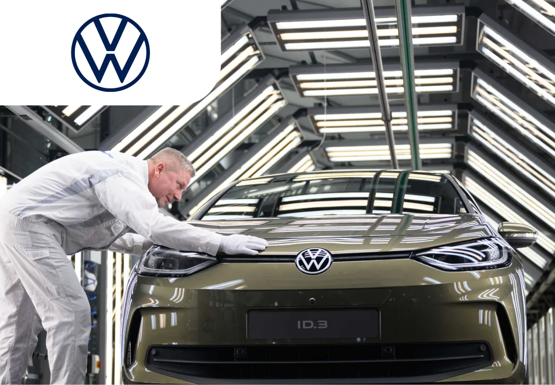 Работник на автозаводе Volkswagen