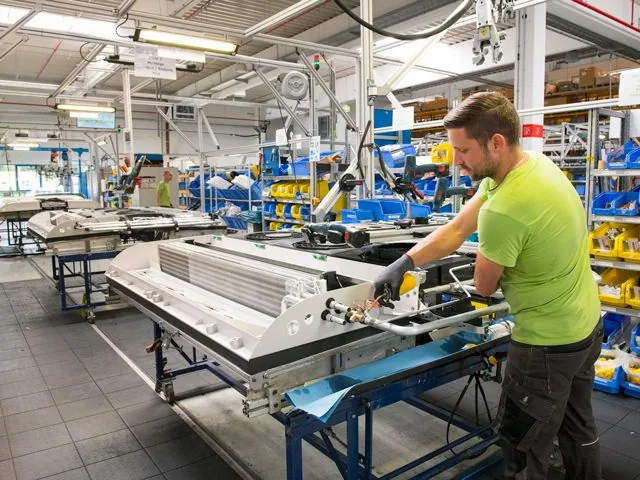 Работник на производство автокомпонентов VALEO