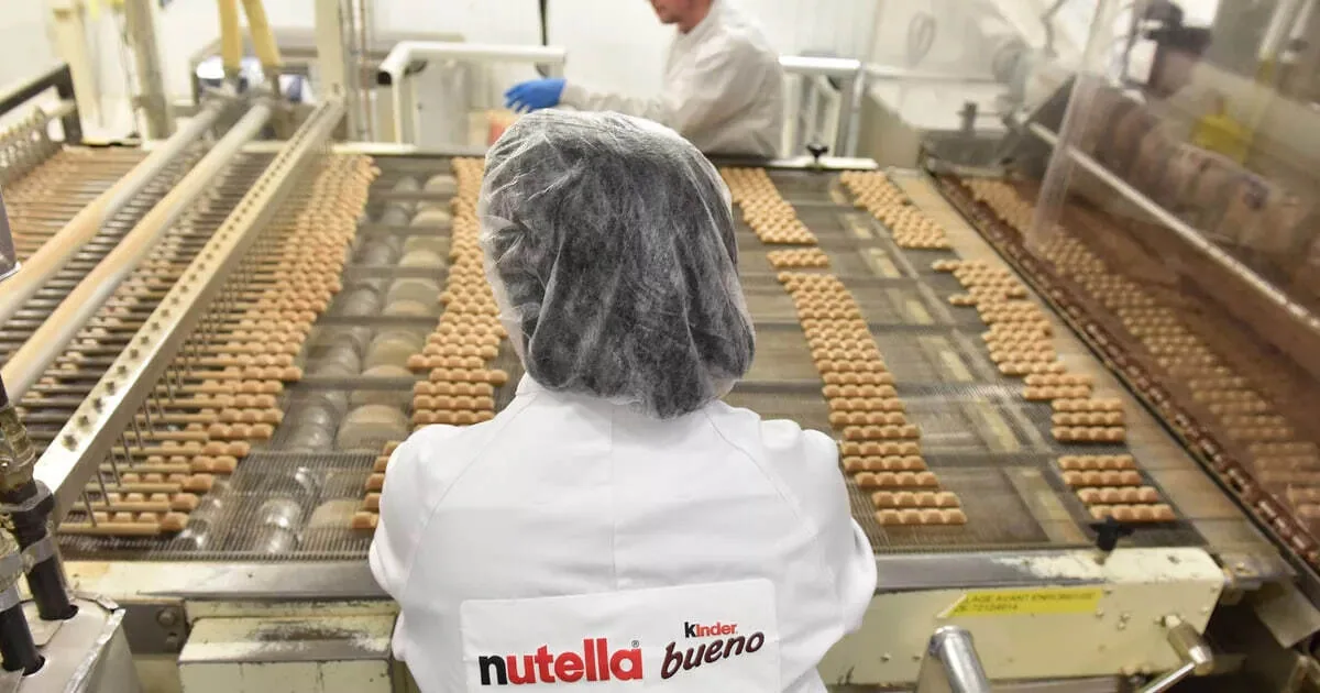 Упаковщик сладостей KINDER BUENO