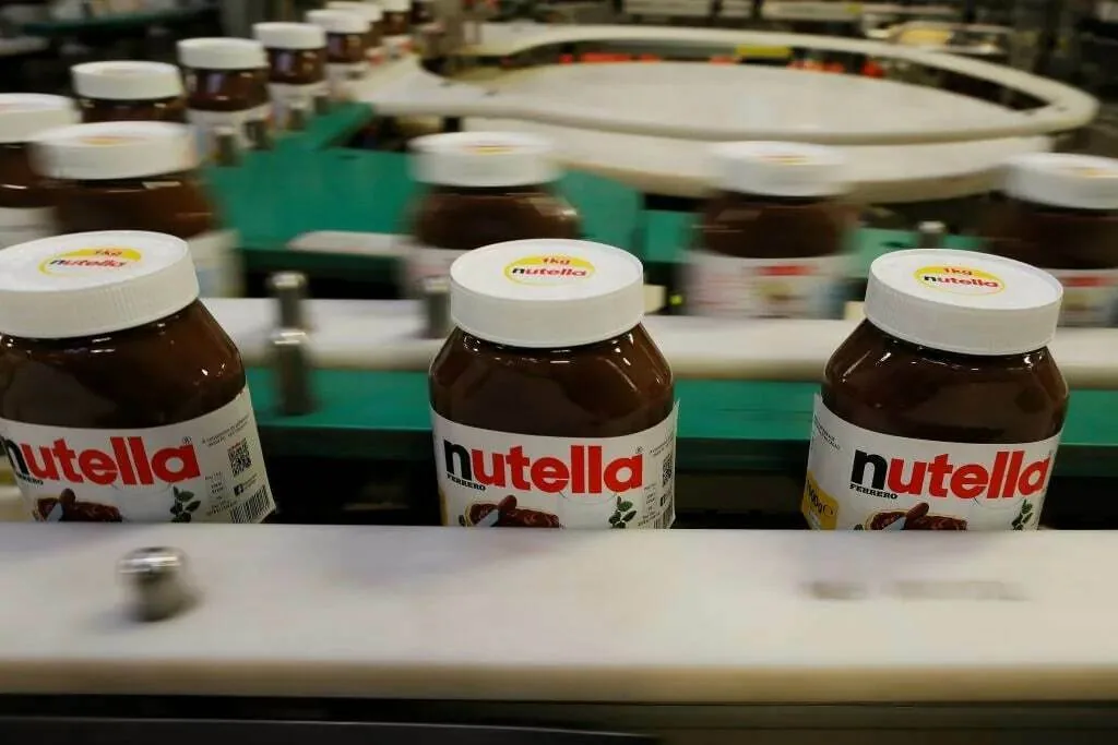 Упаковка шоколадной пасты NUTELLA