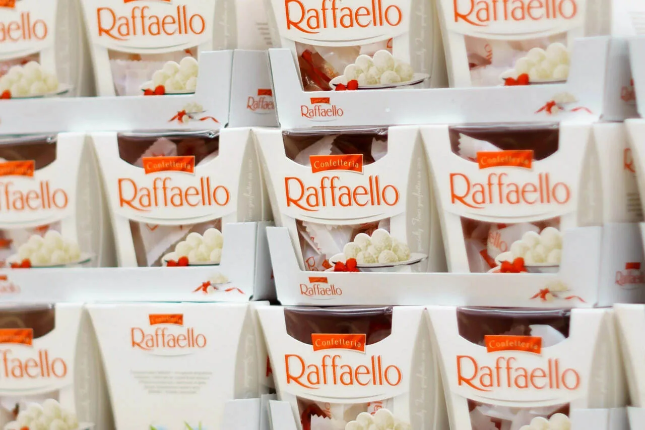 Работник на кондитерскую фабрику Raffaello