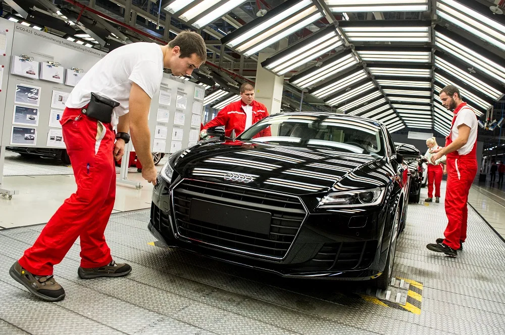 Комплектовщик сидений для автомобилей AUDI