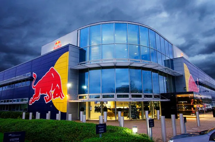 Упаковщик продукции Red Bull