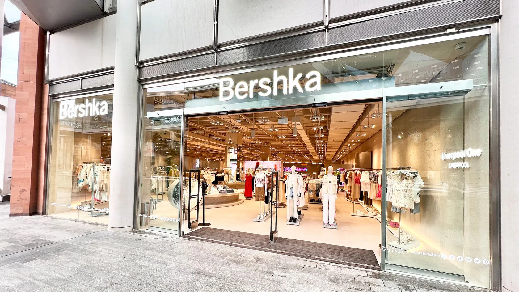 Упаковщик на склад одежды Bershka