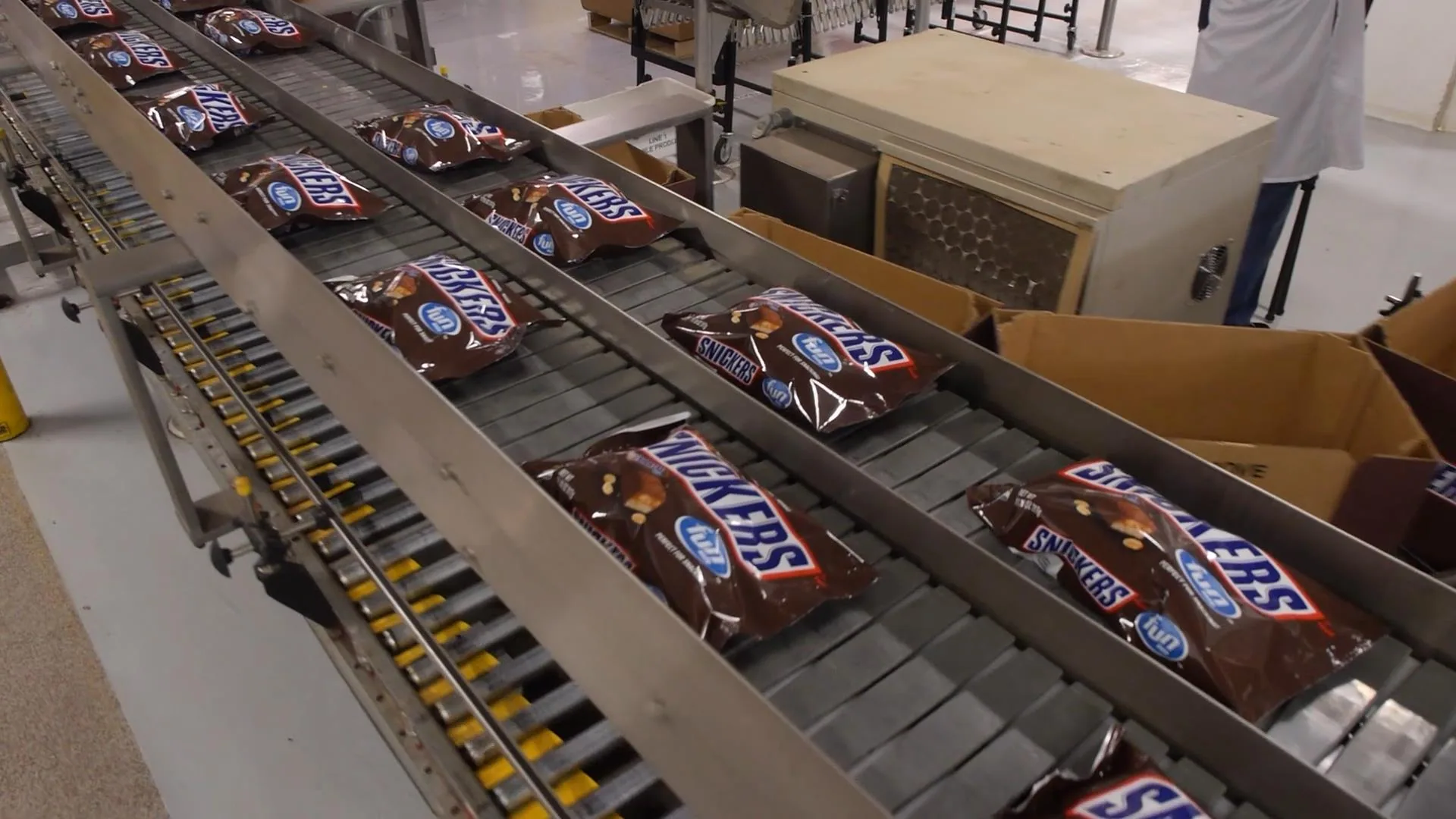 Упаковщик на шоколадную фабрику Snickers