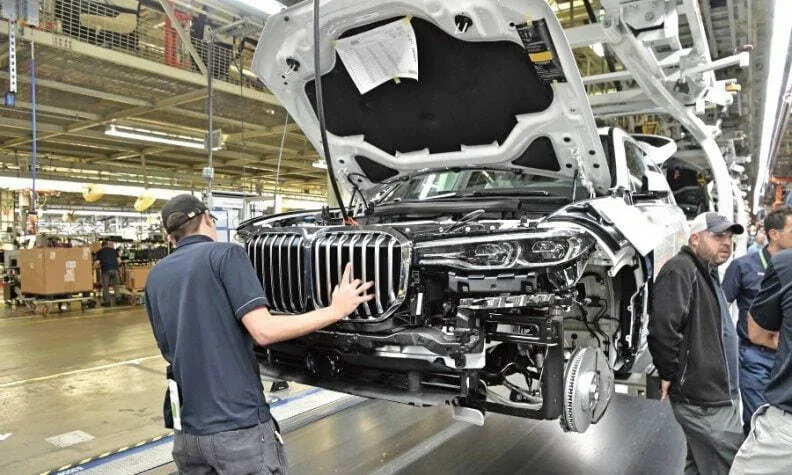 Упаковщик электроники для автомобилей BMW