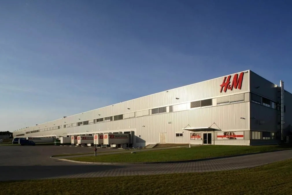Работник на склад новой брендовой одежды H&M