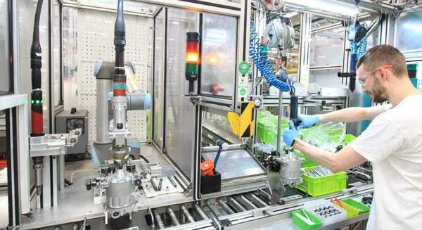 Работник на производство автокомпонентов VALEO