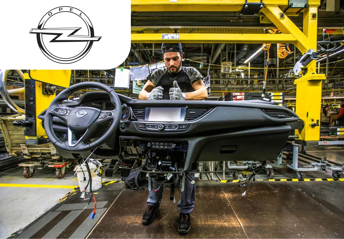 Работник на производство автомобилей OPEL