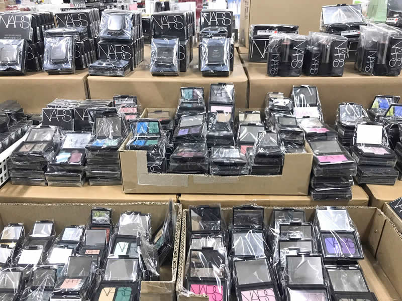 Упаковщик на склад MAKEUP