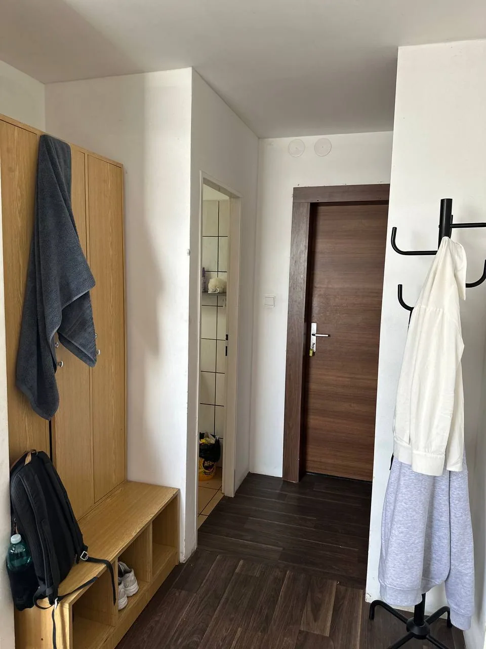 Работник склада мебели IKEA — житло