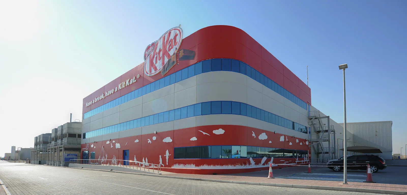 Упаковщик шоколадных батончиков KitKat