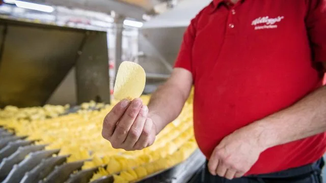 Упаковщик чипсов Pringles