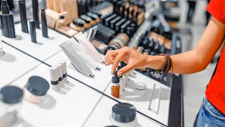 Комплектовщик косметики Estee Lauder